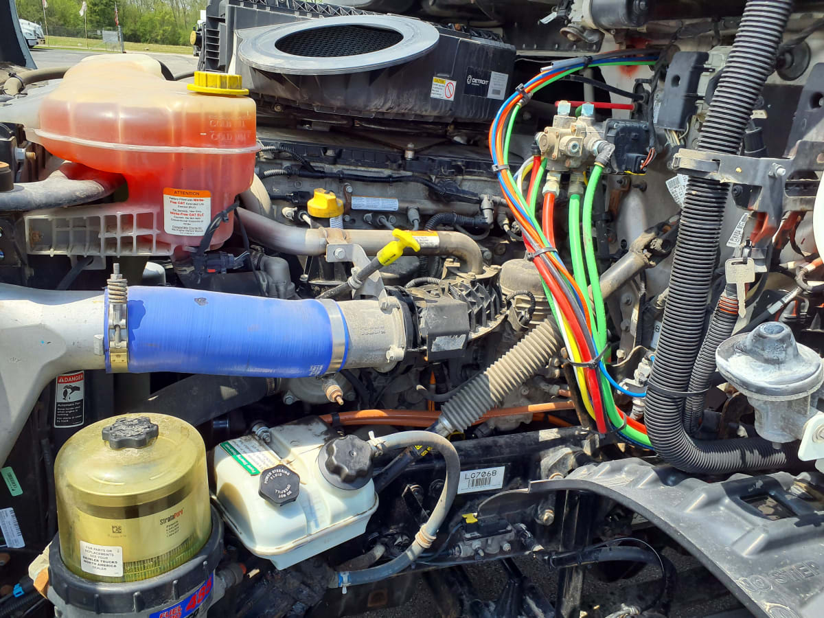 2019 Freightliner Cascadia in Oak Creek, WI — photo 8