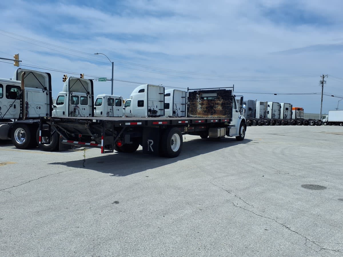 2019 Freightliner M2 106 in Fort Worth, TX — photo 4