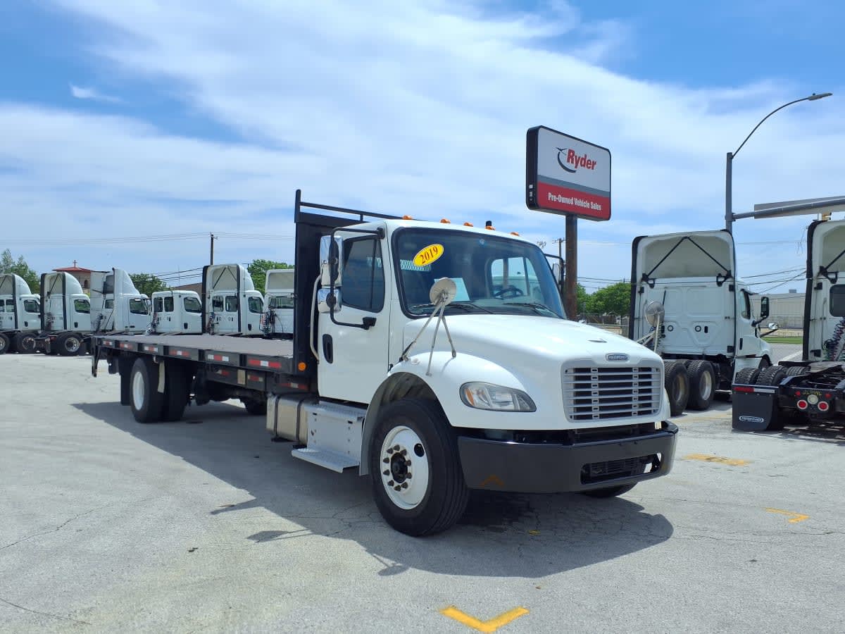 2019 Freightliner M2 106 in Fort Worth, TX — photo 3
