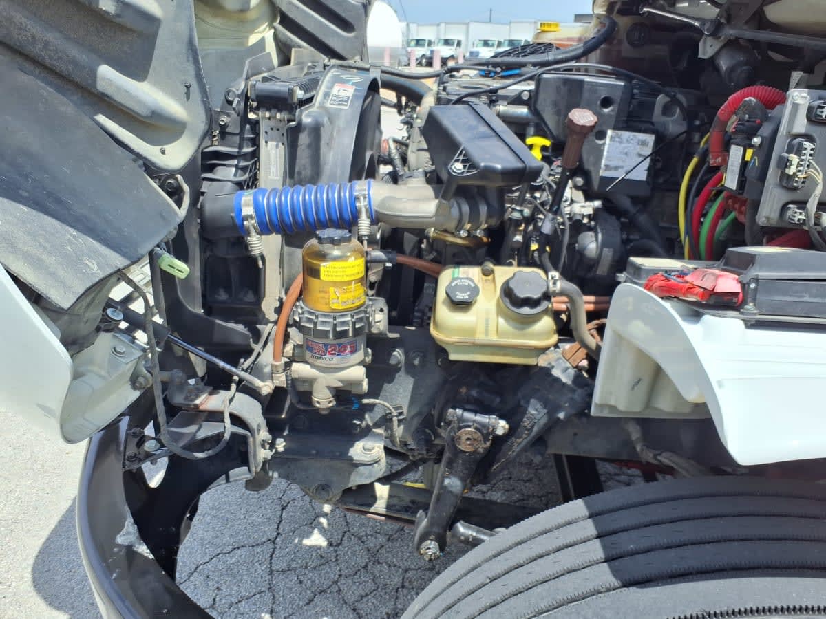 2019 Freightliner M2 106 in Fort Worth, TX — photo 9
