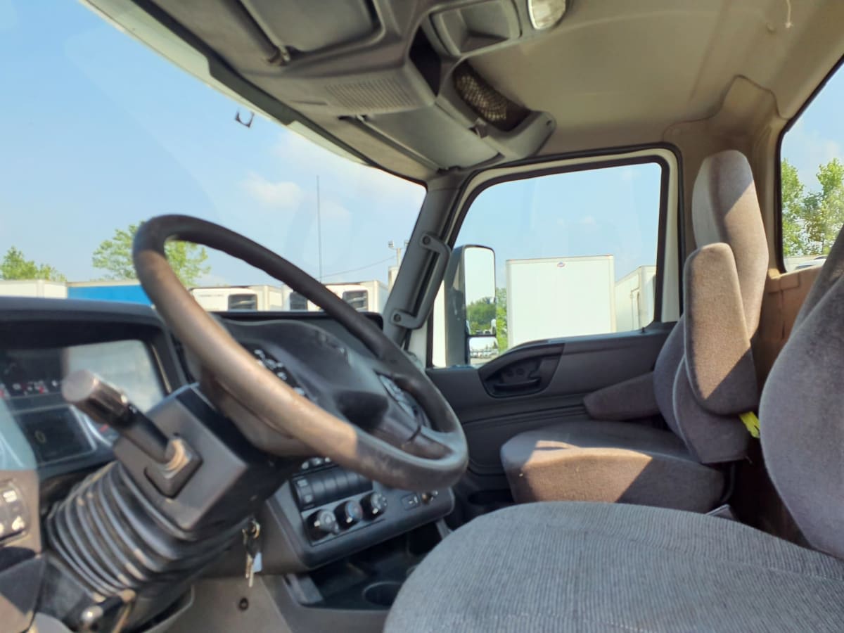 2019 International LT in Bolingbrook, IL — photo 7