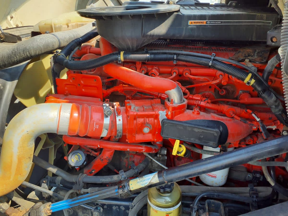 2019 International LT in Bolingbrook, IL — photo 8