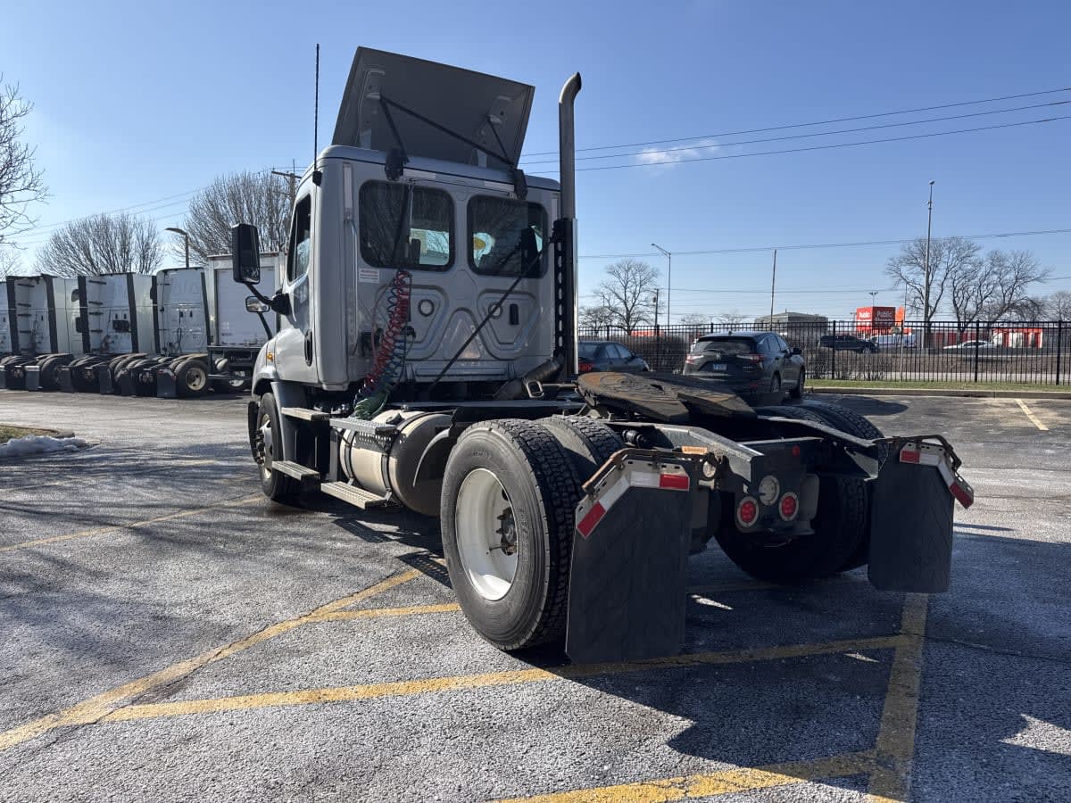2019 Freightliner Cascadia in Bolingbrook, IL — photo 6