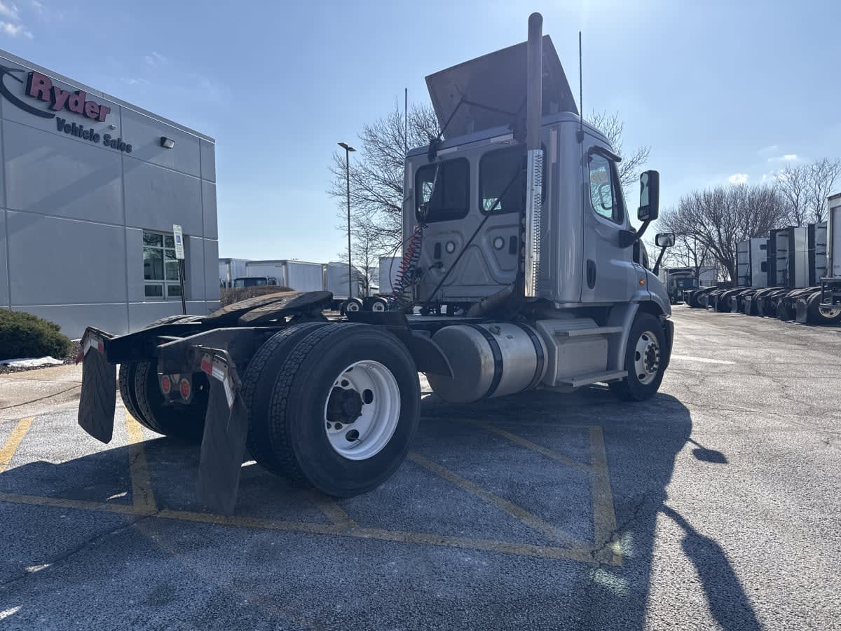 2019 Freightliner Cascadia in Bolingbrook, IL — photo 4