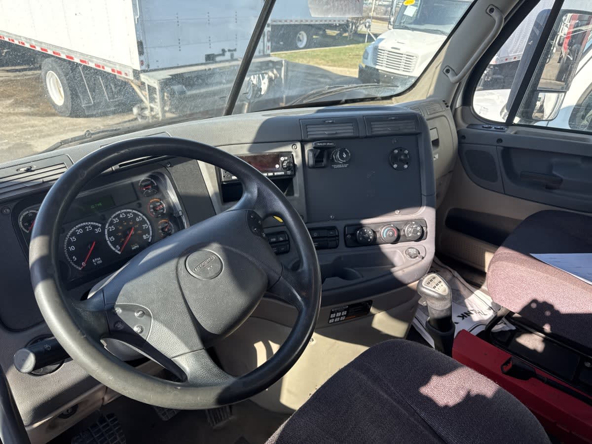 2019 Freightliner Cascadia in Bolingbrook, IL — photo 7
