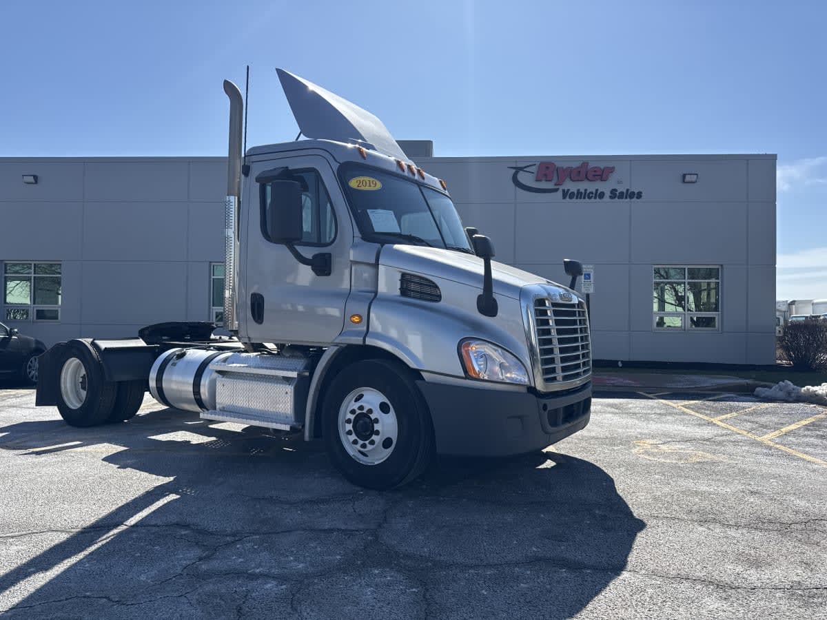 2019 Freightliner Cascadia in Bolingbrook, IL — photo 3