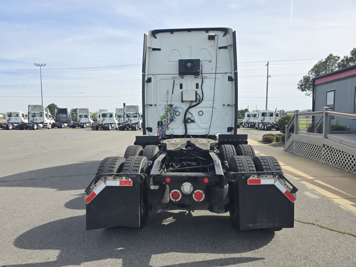 2020 Freightliner Cascadia in North Little Rock, AR — photo 5