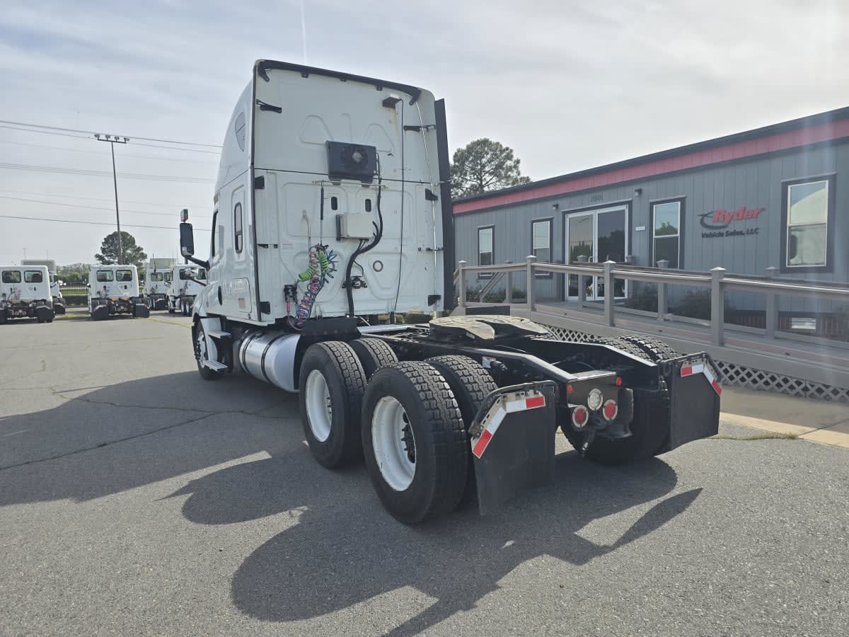 2020 Freightliner Cascadia in North Little Rock, AR — photo 6