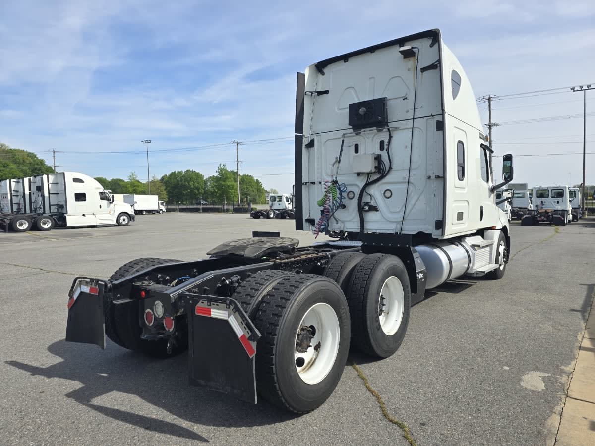 2020 Freightliner Cascadia in North Little Rock, AR — photo 4