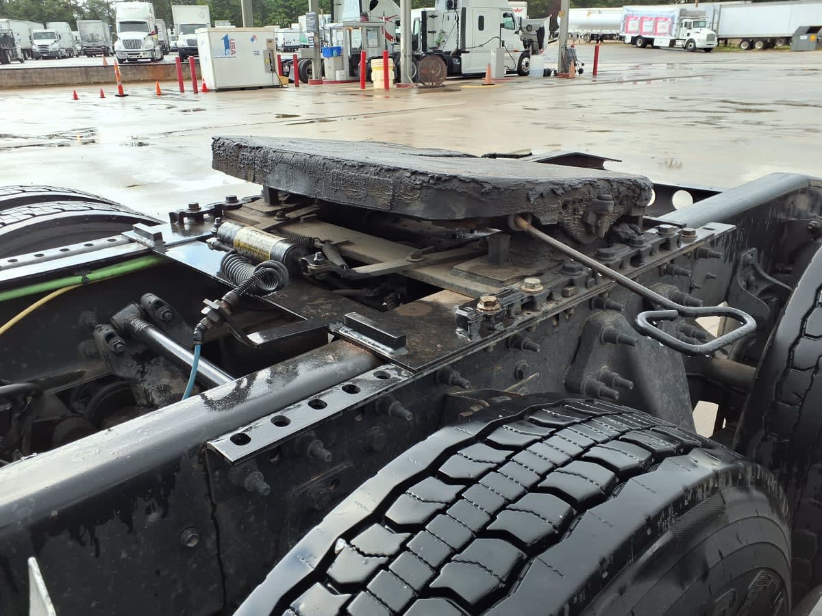 2019 International LT in Greenville, SC — photo 13