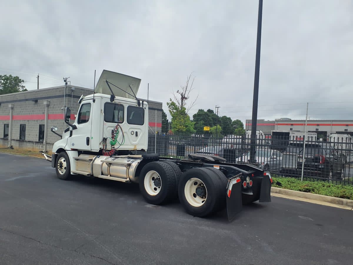 2020 Freightliner Cascadia in Atlanta, GA — photo 6