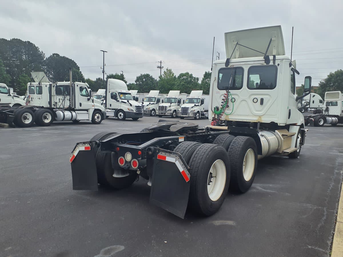 2020 Freightliner Cascadia in Atlanta, GA — photo 4