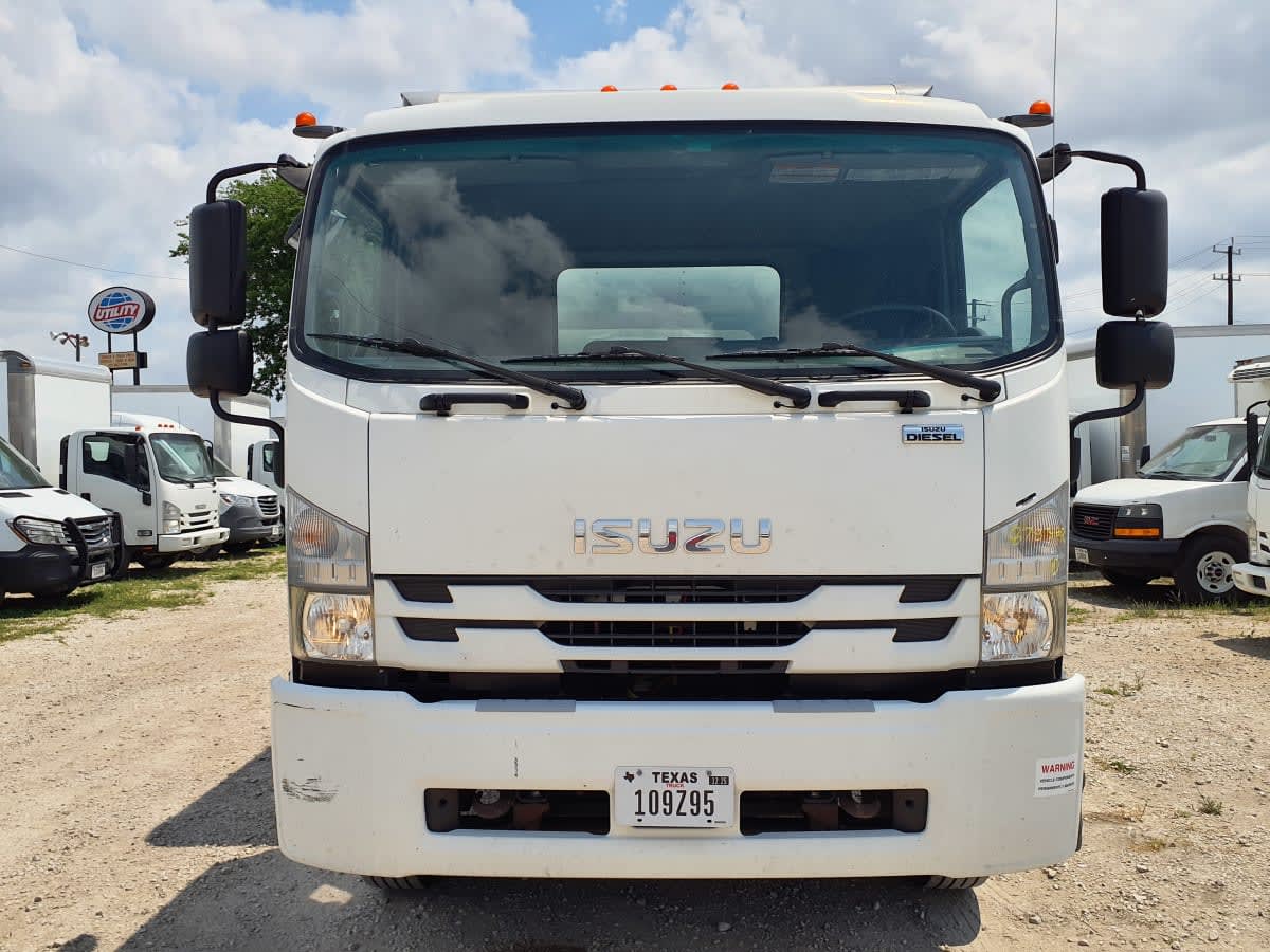 2019 Isuzu FTR in Converse, TX — photo 2