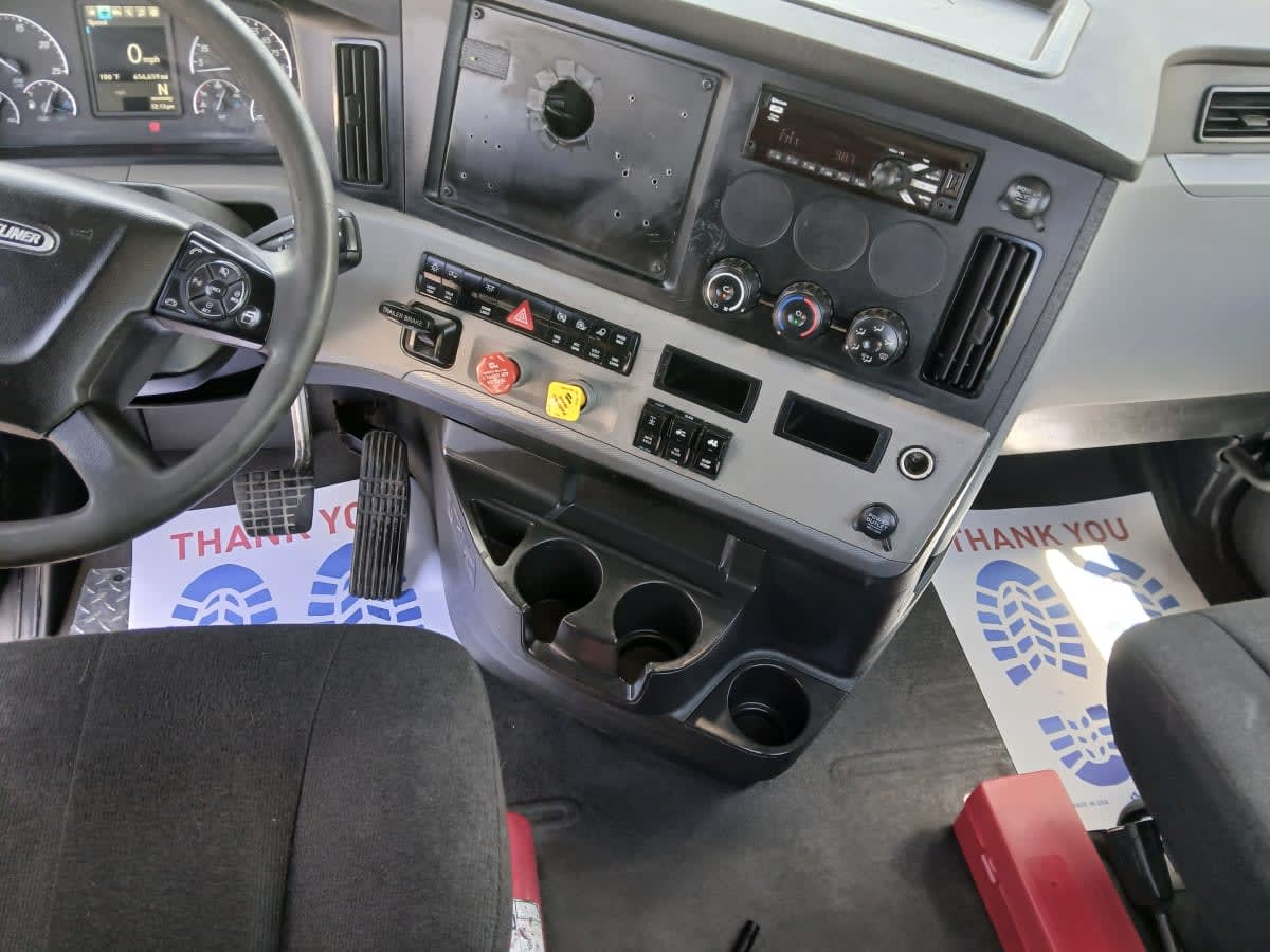 2020 Freightliner Cascadia in Jacksonville, FL — photo 7