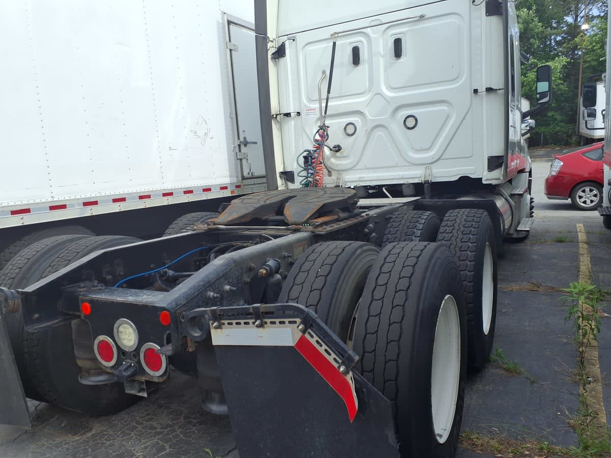 2020 Freightliner Cascadia in Doraville, GA — photo 4