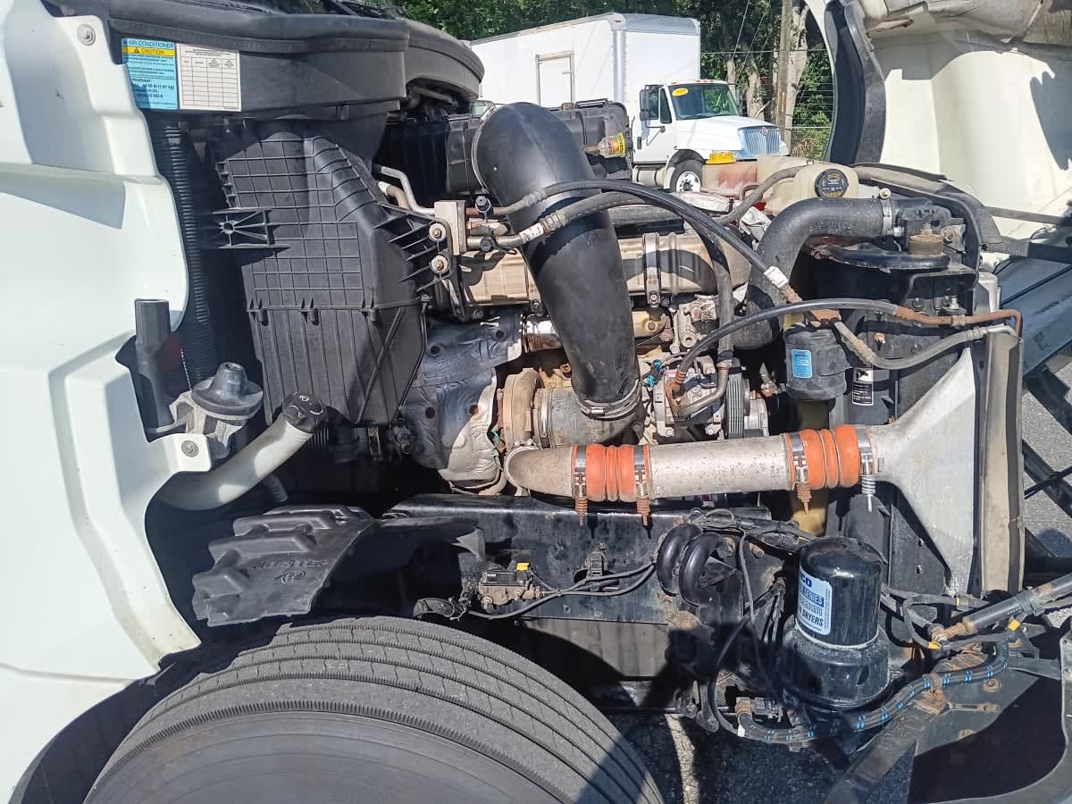 2020 Freightliner Cascadia in Jacksonville, FL — photo 16