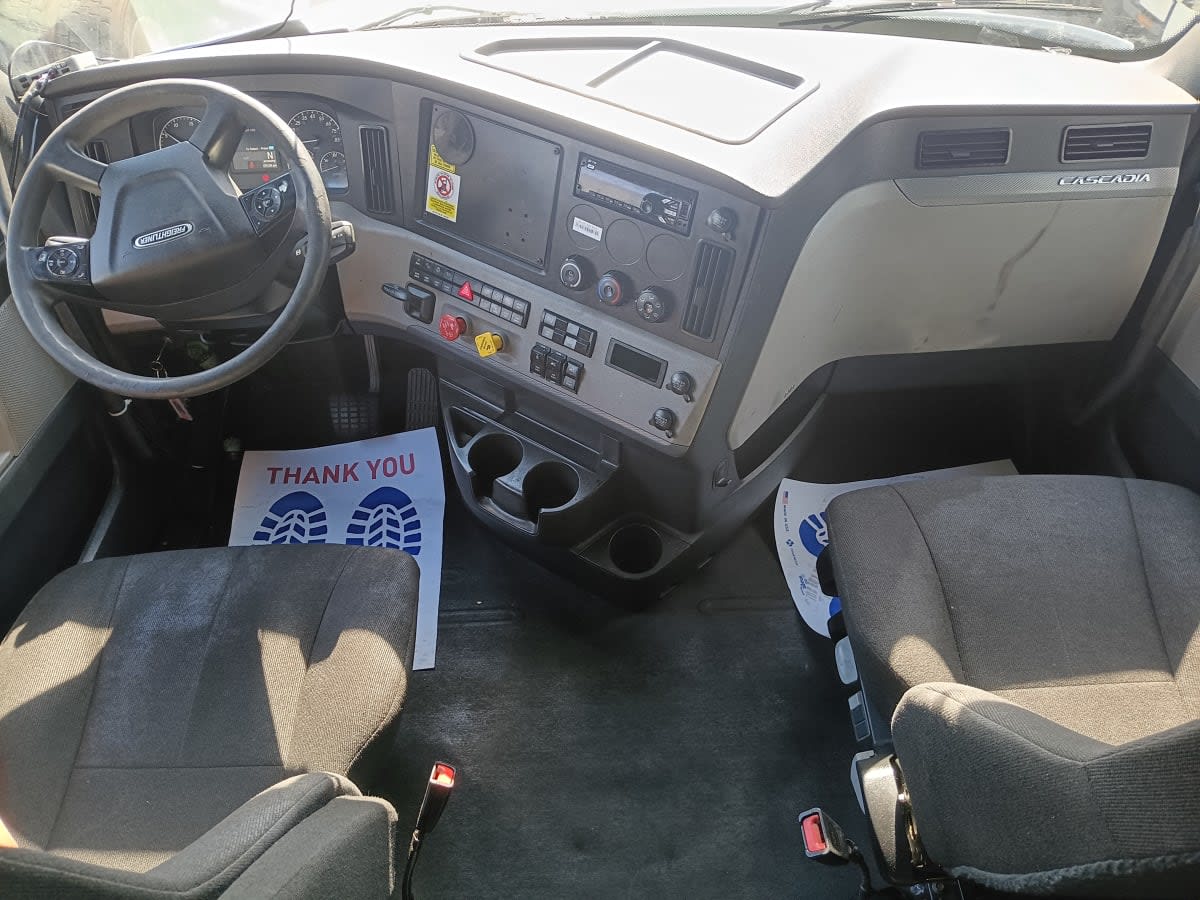 2020 Freightliner Cascadia in Jacksonville, FL — photo 7