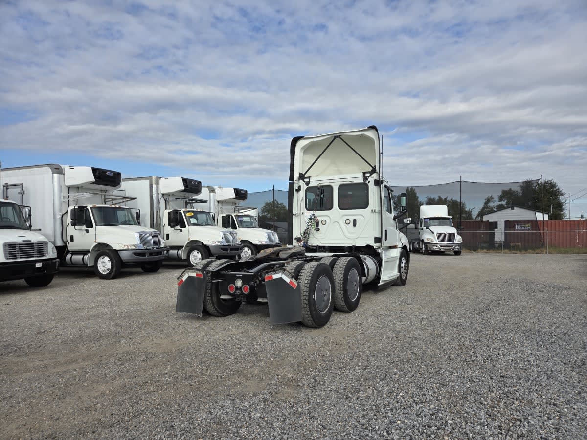 2020 Freightliner Cascadia in St. Rose, LA — photo 4