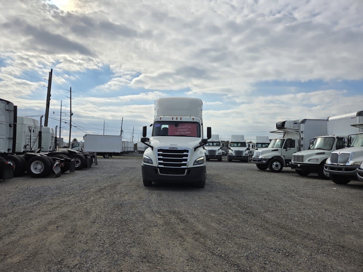 2020 Freightliner Cascadia in St. Rose, LA — photo 2