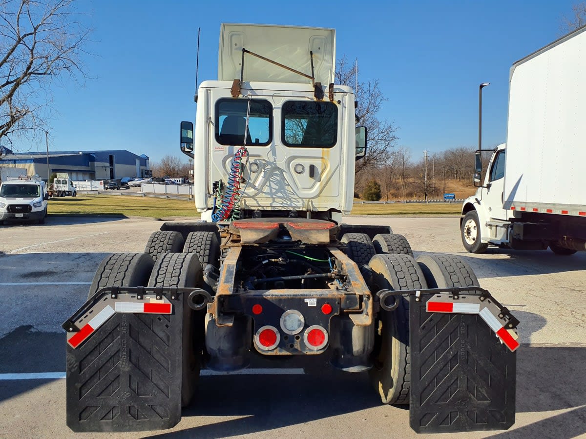 2019 Freightliner Cascadia in O'fallon, MO — photo 5