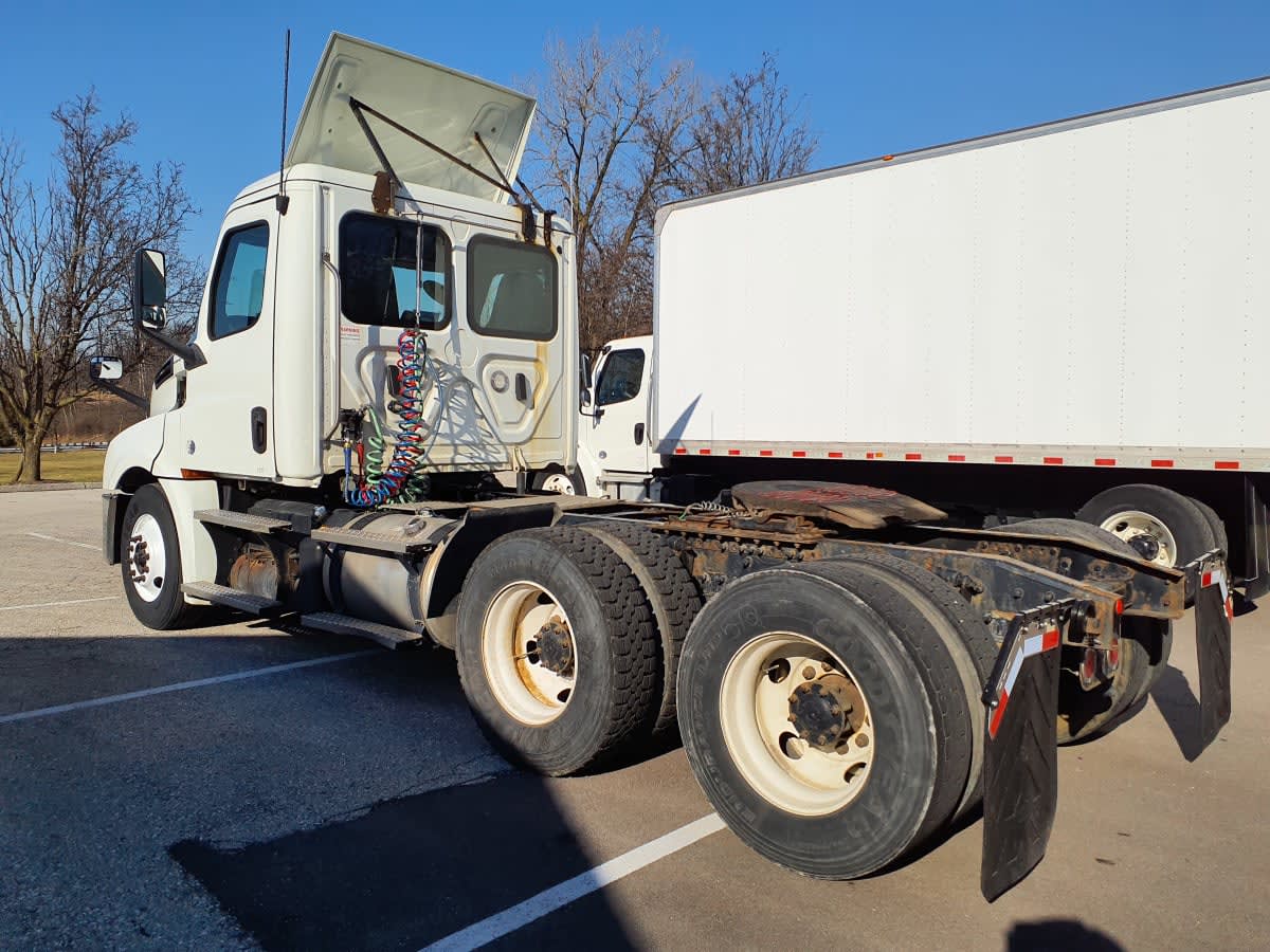 2019 Freightliner Cascadia in O'fallon, MO — photo 6