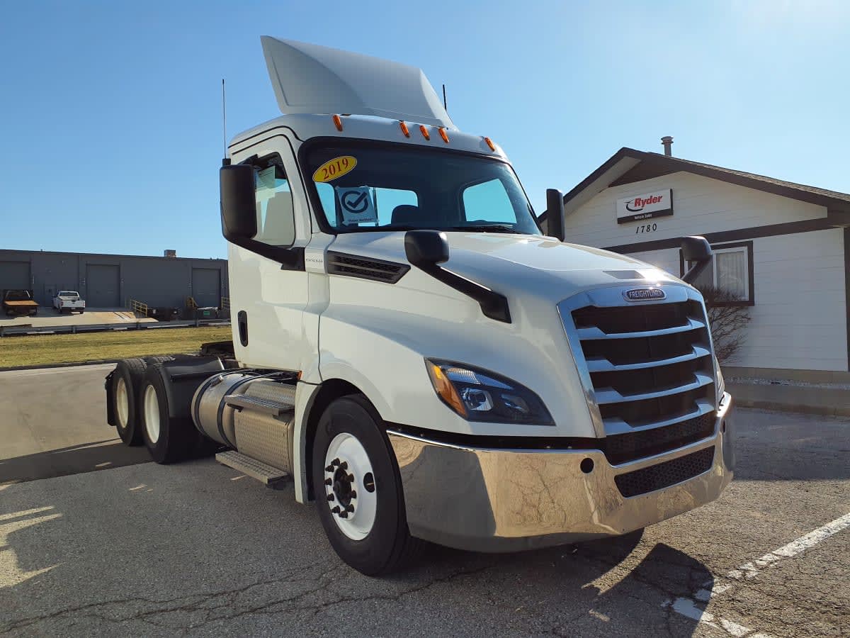 2019 Freightliner Cascadia in O'fallon, MO — photo 3