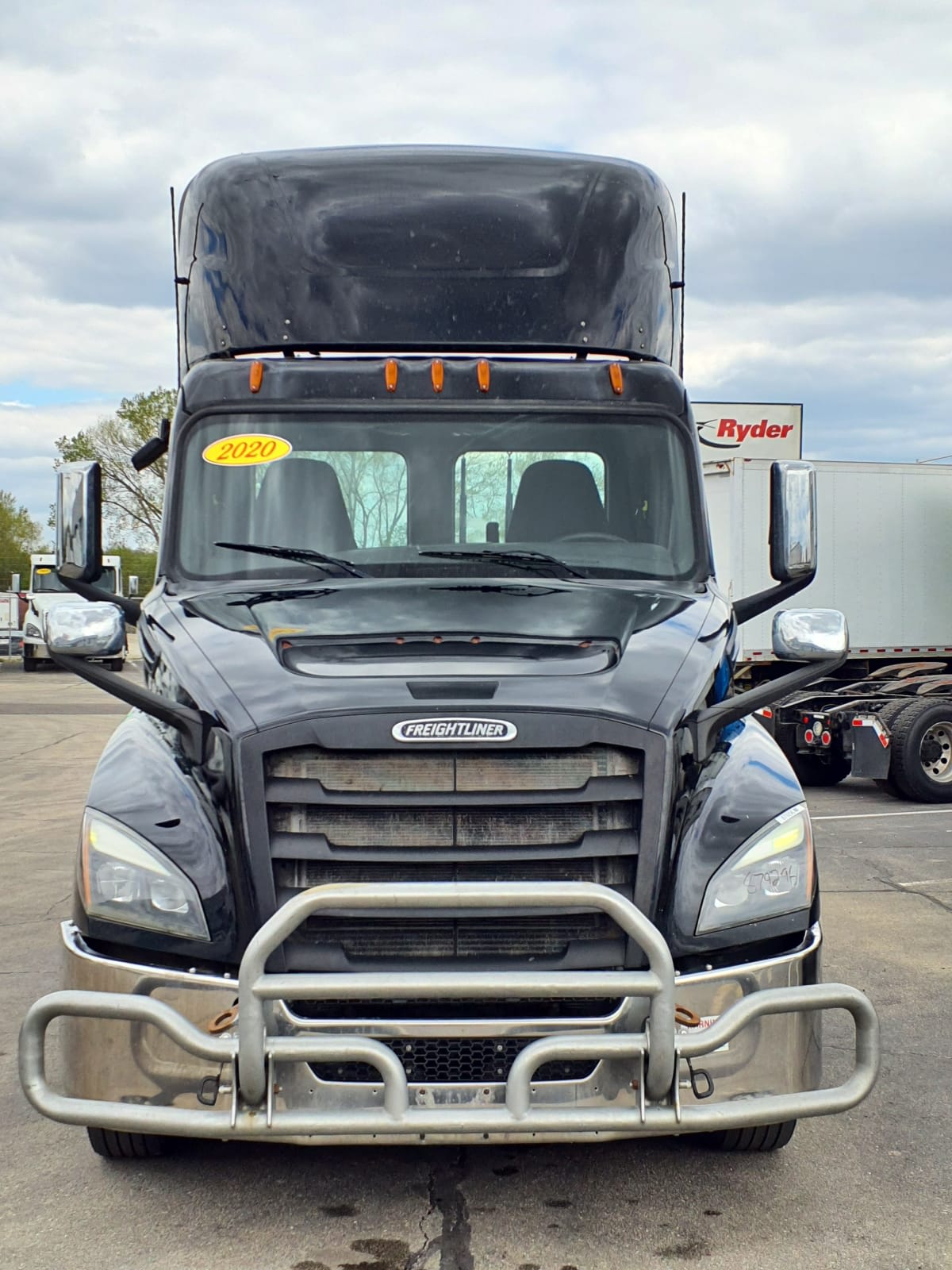 2020 Freightliner Cascadia in Oak Creek, WI — photo 2