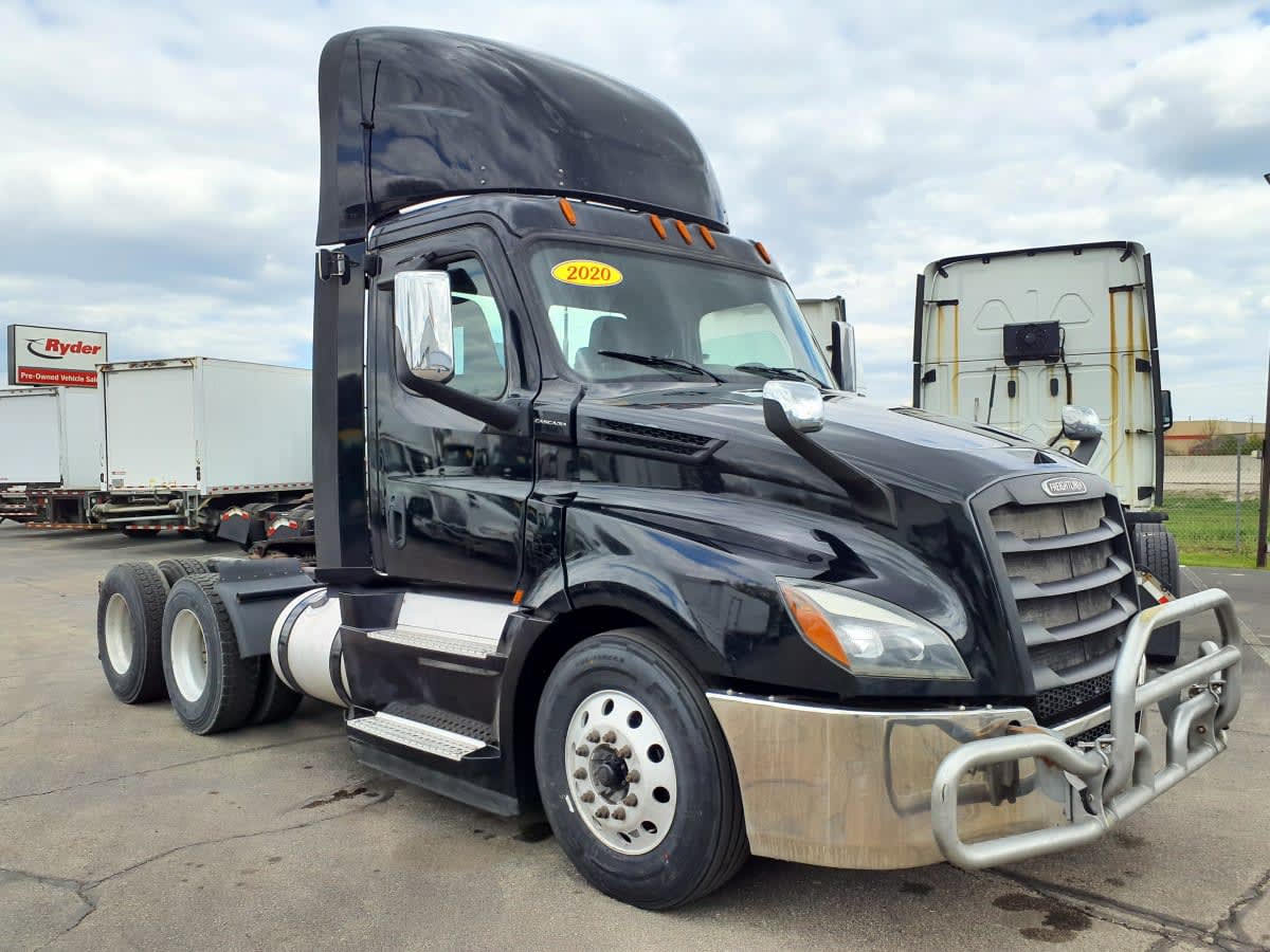 2020 Freightliner Cascadia in Oak Creek, WI — photo 3