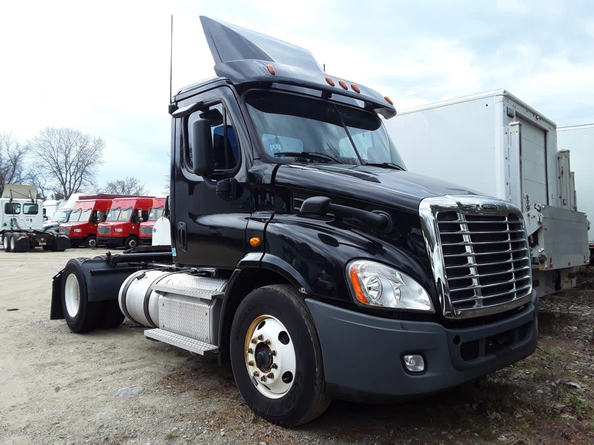 2020 Freightliner Cascadia in Salisbury, MA — photo 3