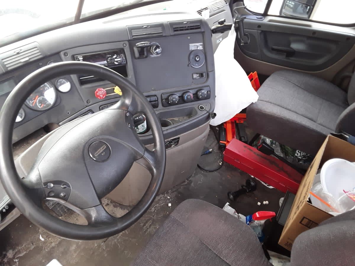 2020 Freightliner Cascadia in Salisbury, MA — photo 7
