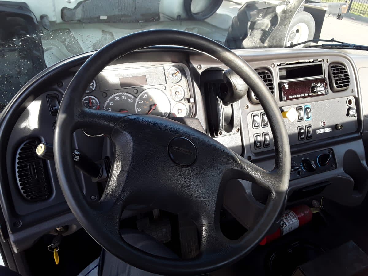 2020 Freightliner M2 106 in Kansas City, MO — photo 7