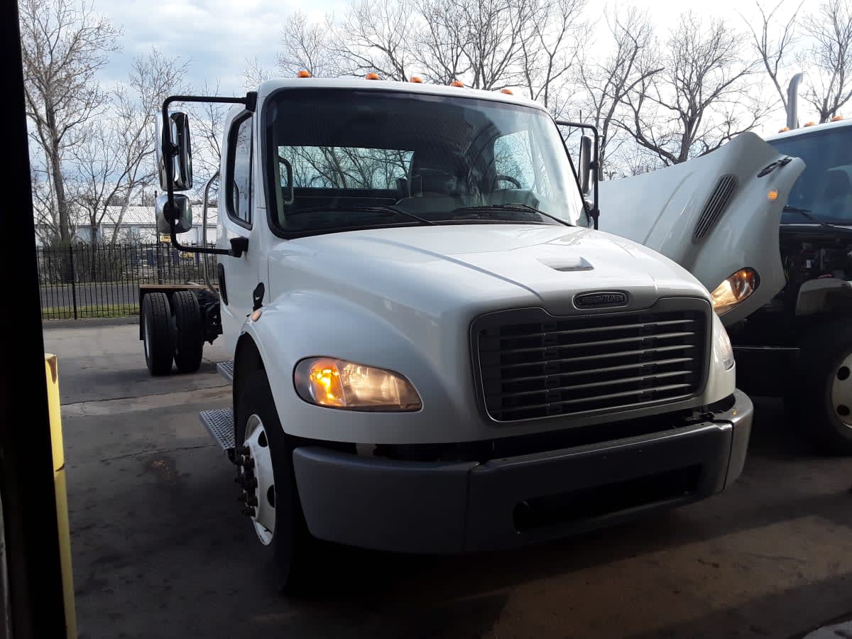 2020 Freightliner M2 106 in Kansas City, MO — photo 3