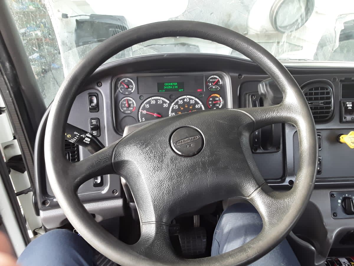 2020 Freightliner M2 106 in Kansas City, MO — photo 7