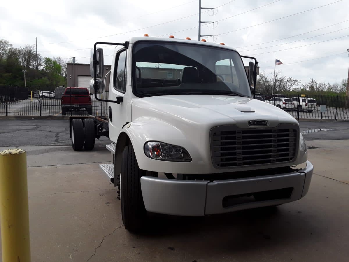 2020 Freightliner M2 106 in Kansas City, MO — photo 3