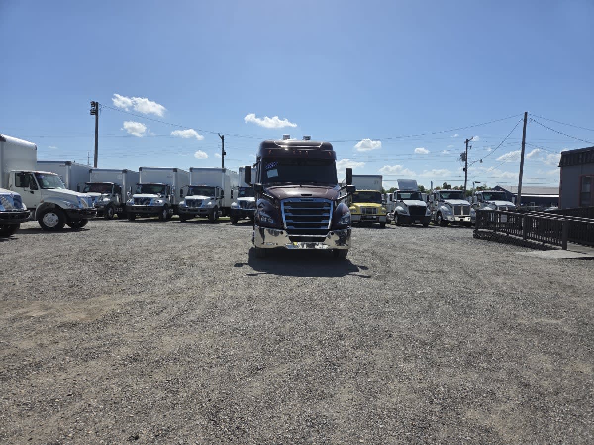2020 Freightliner Cascadia in St. Rose, LA — photo 2