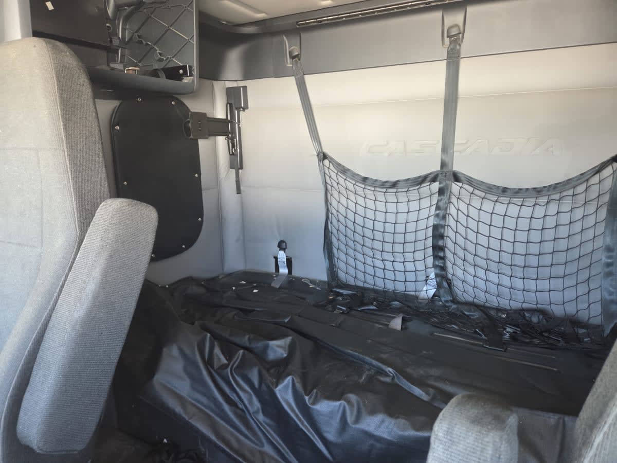 2020 Freightliner Cascadia in St. Rose, LA — photo 8