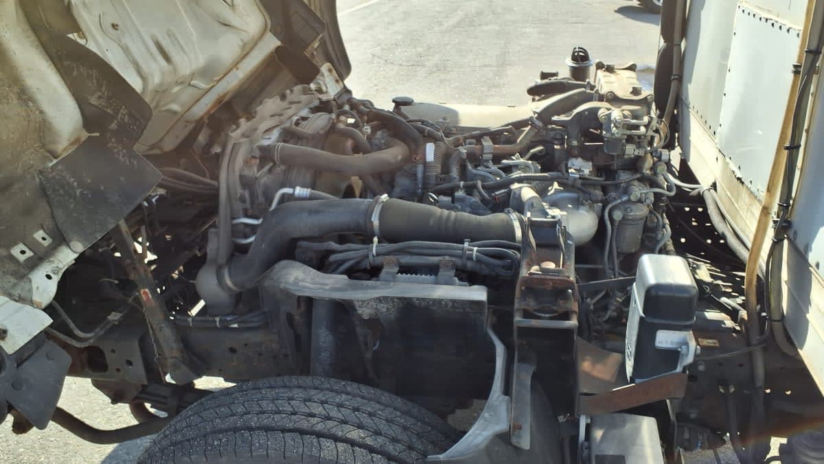 2019 Isuzu NRR in Salisbury, MA — photo 10