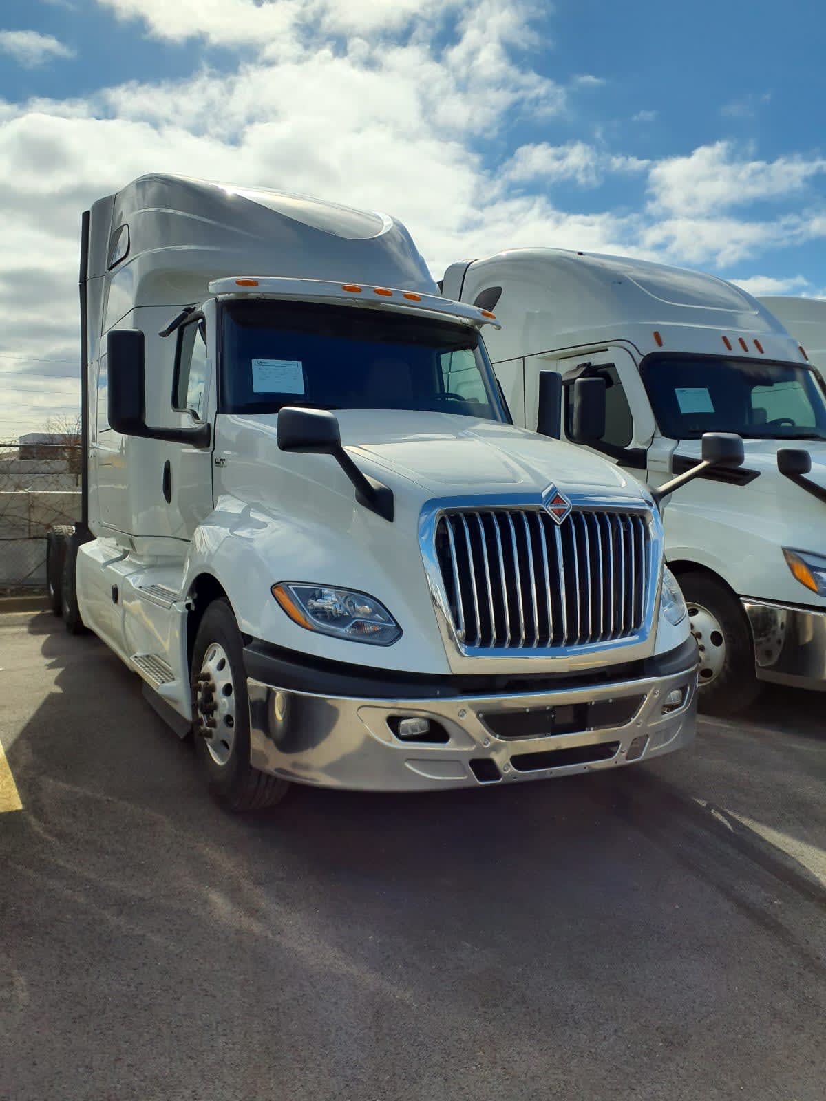 2019 International LT in Bolingbrook, IL — photo 3