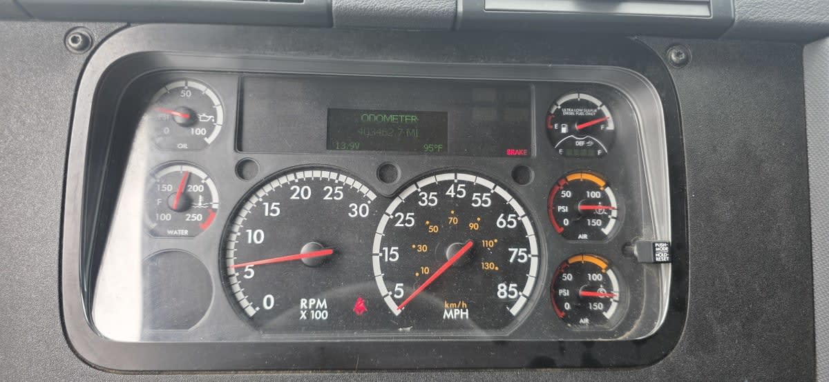 2020 Freightliner Cascadia in Bensalem, PA — photo 11