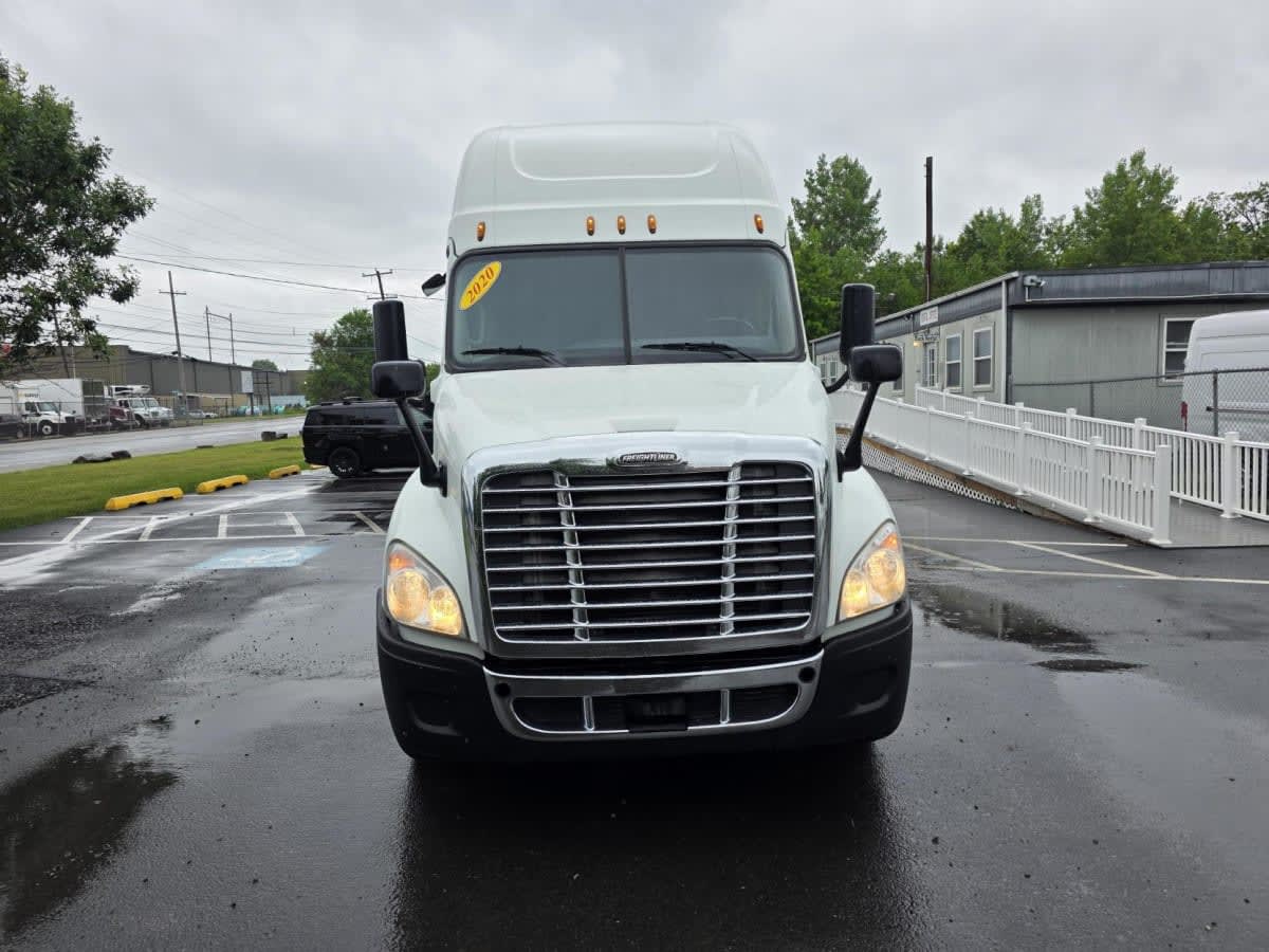 2020 Freightliner Cascadia in Bensalem, PA — photo 2