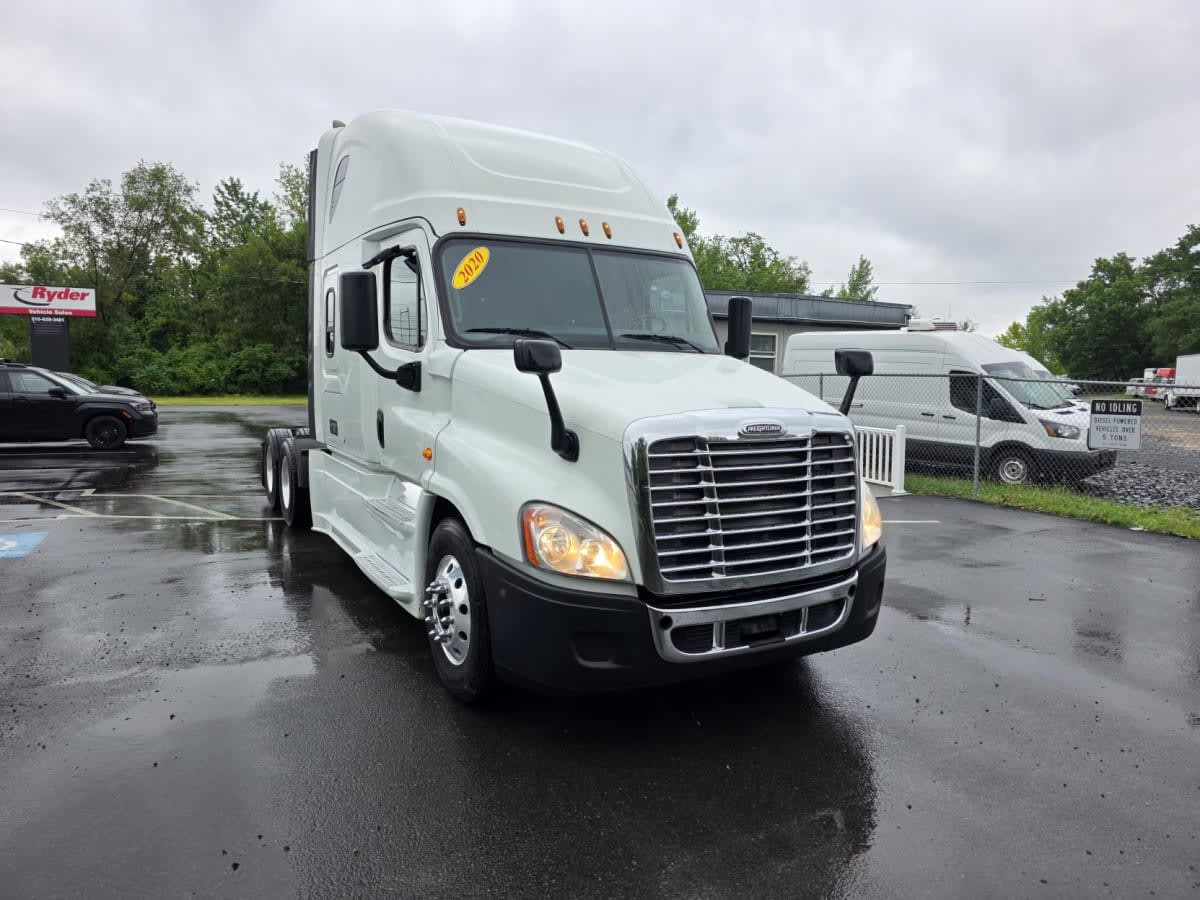 2020 Freightliner Cascadia in Bensalem, PA — photo 3