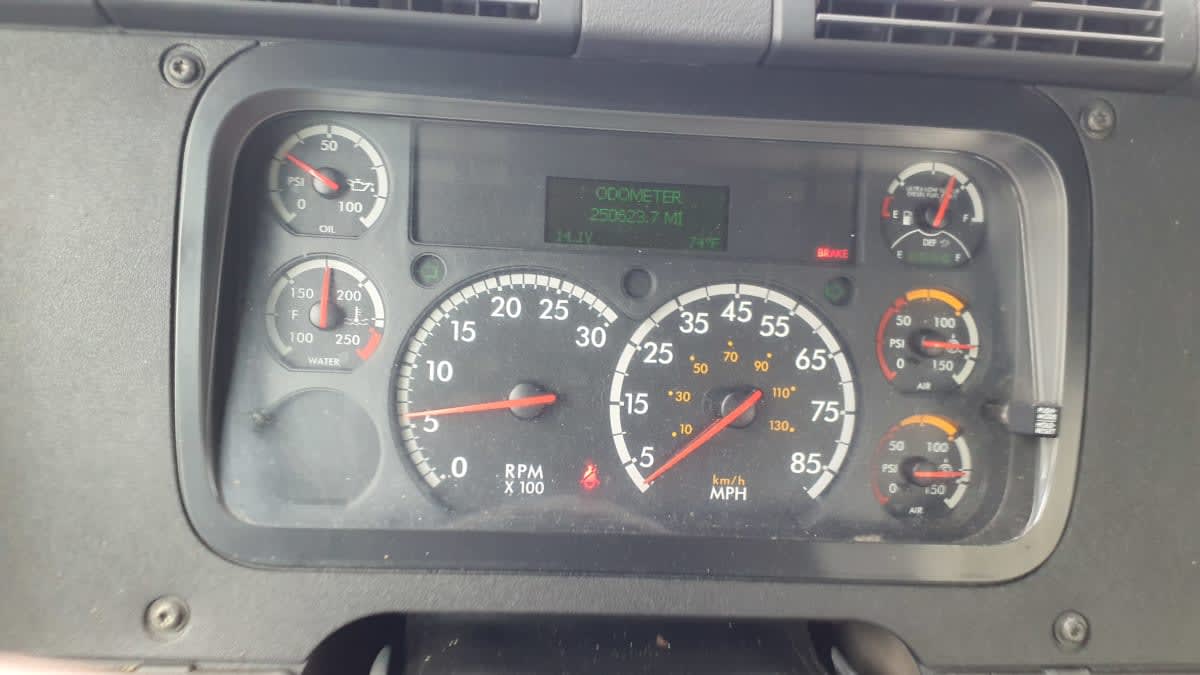 2020 Freightliner Cascadia in Springfield, MA — photo 9