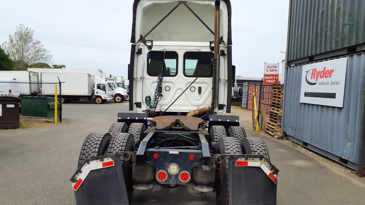 2020 Freightliner Cascadia in Springfield, MA — photo 5