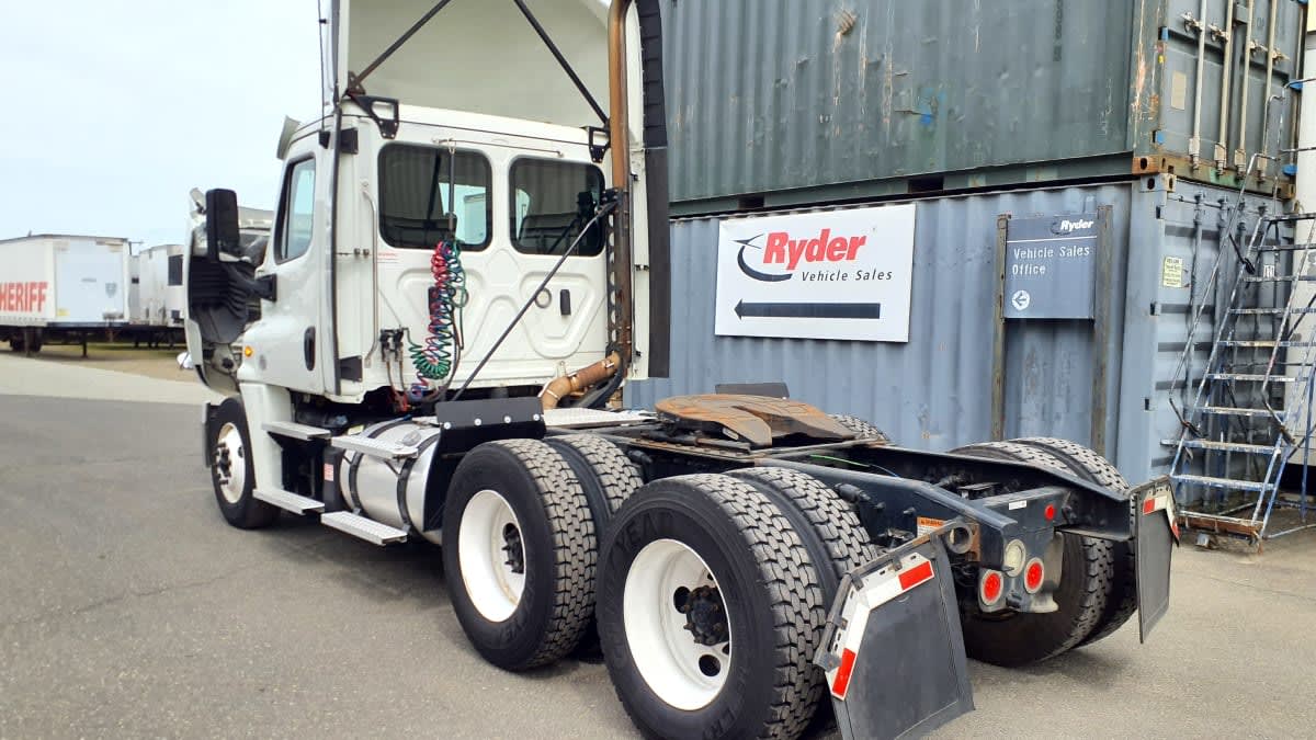 2020 Freightliner Cascadia in Springfield, MA — photo 6