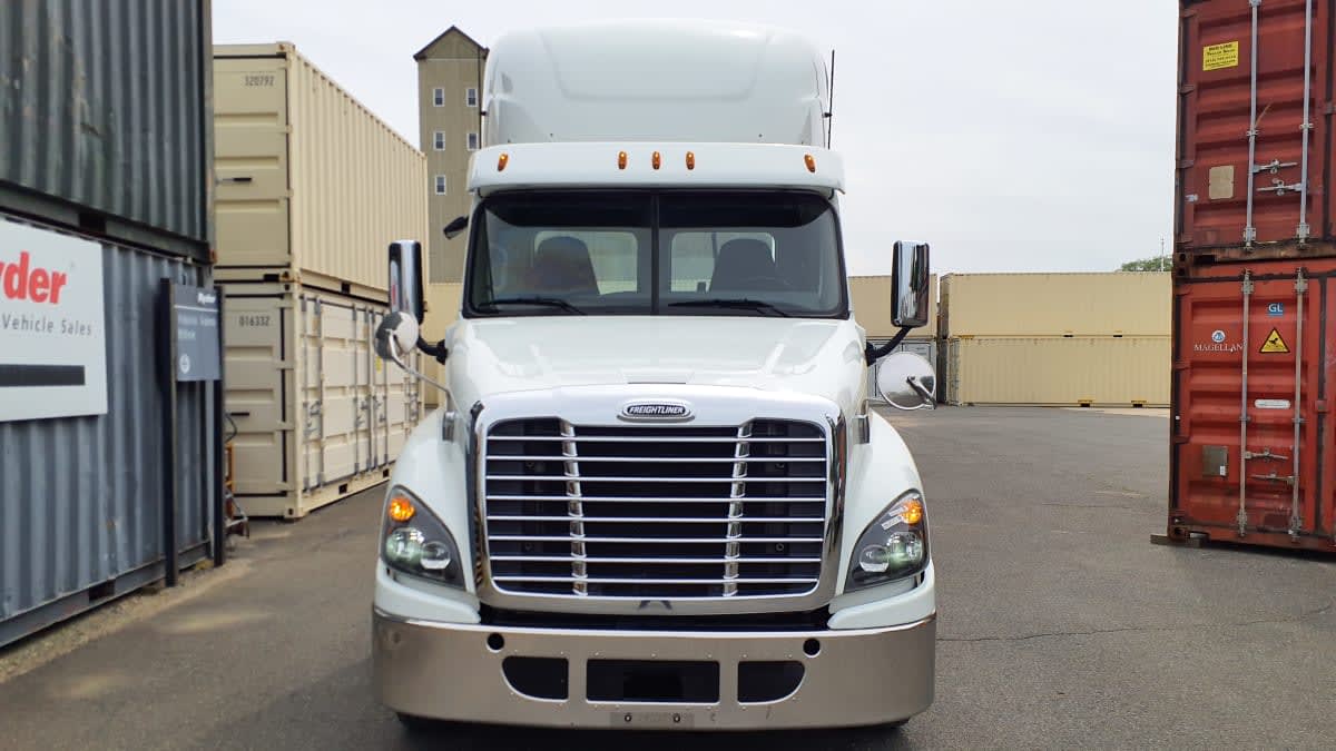 2020 Freightliner Cascadia in Springfield, MA — photo 2