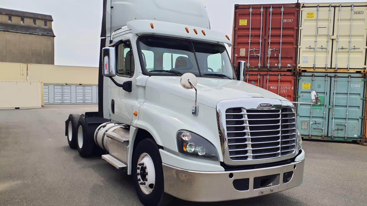 2020 Freightliner Cascadia in Springfield, MA — photo 3