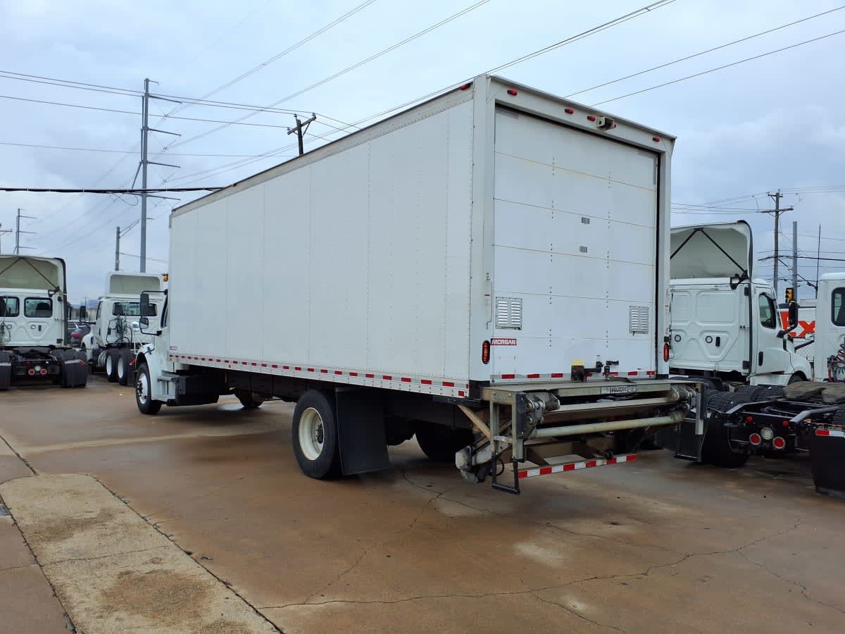 2019 Freightliner M2 106 in Dallas, TX — photo 6