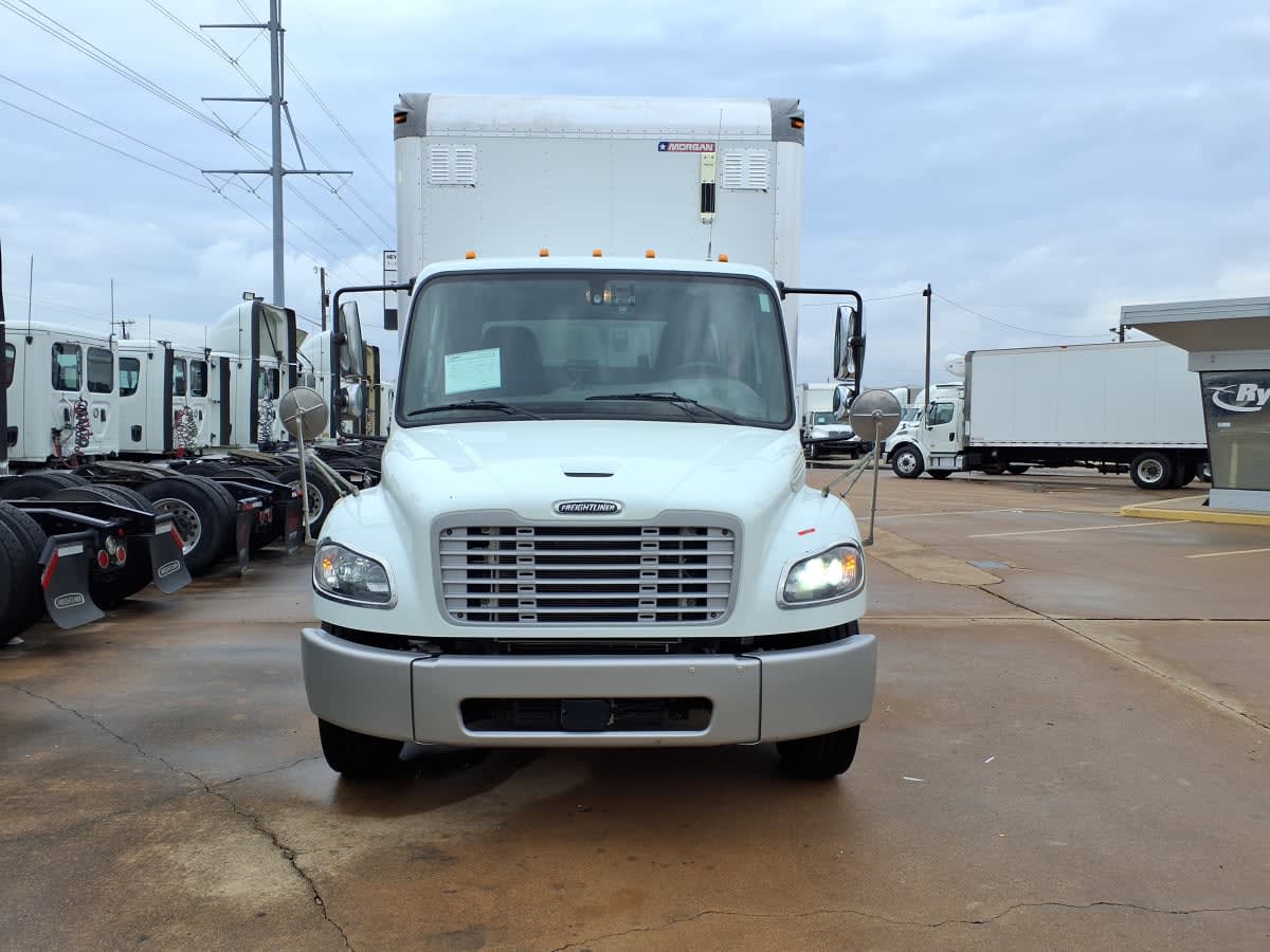 2019 Freightliner M2 106 in Dallas, TX — photo 2