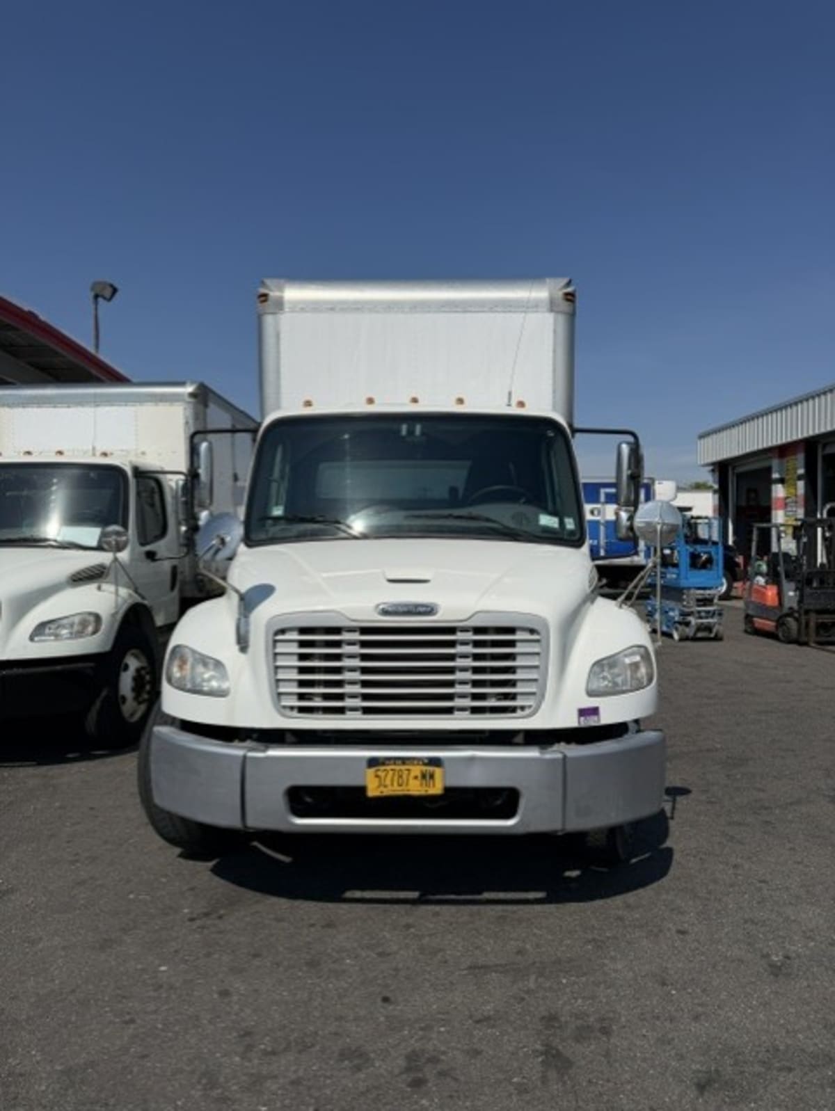 2019 Freightliner M2 106 in Farmingdale, NY — photo 2