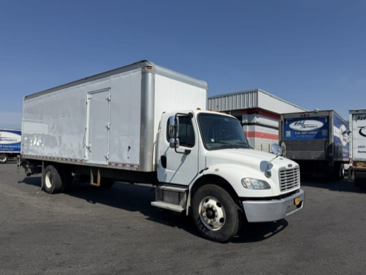 2019 Freightliner M2 106 in Farmingdale, NY — photo 3